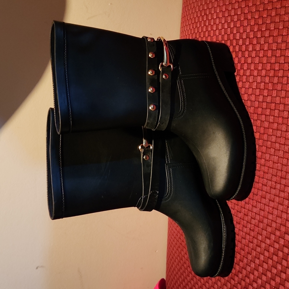 Black Low-heel Rainboots